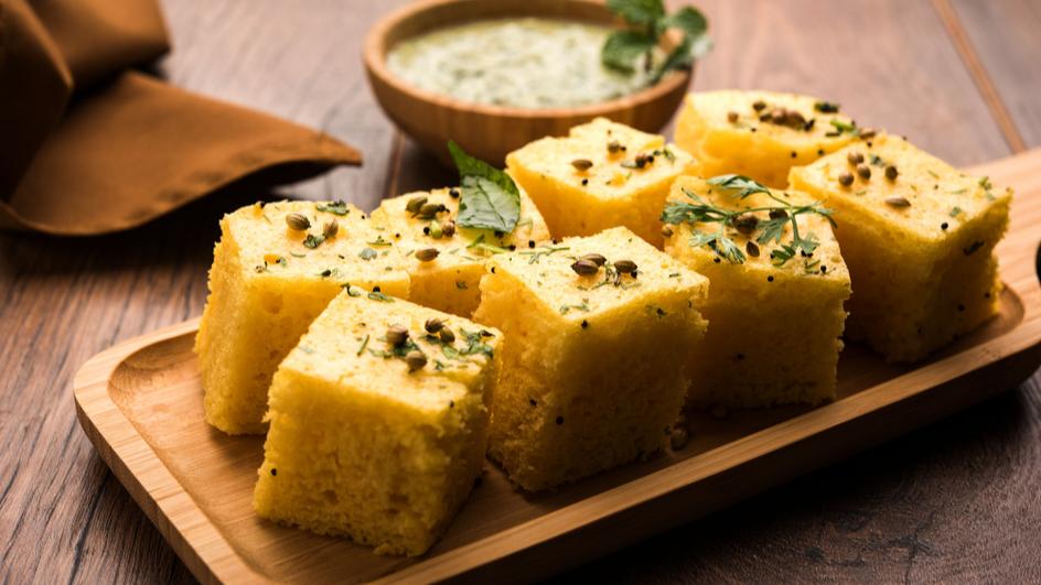 69111af01e9114ea805c5fa4821c6a70_Khaman_Dhokla_Plating_944_531