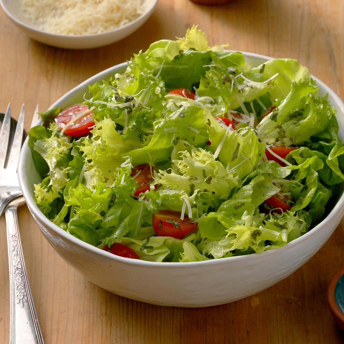 Green-Salad-with-Tangy-Basil-Vinaigrette_EXPS_TOHAM20_49115_B10_29_1b