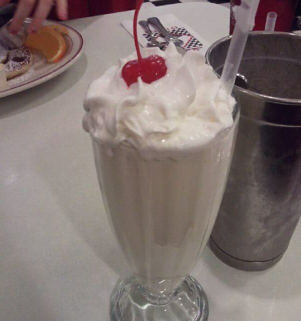 Vanilla-Milkshake-1-600x640